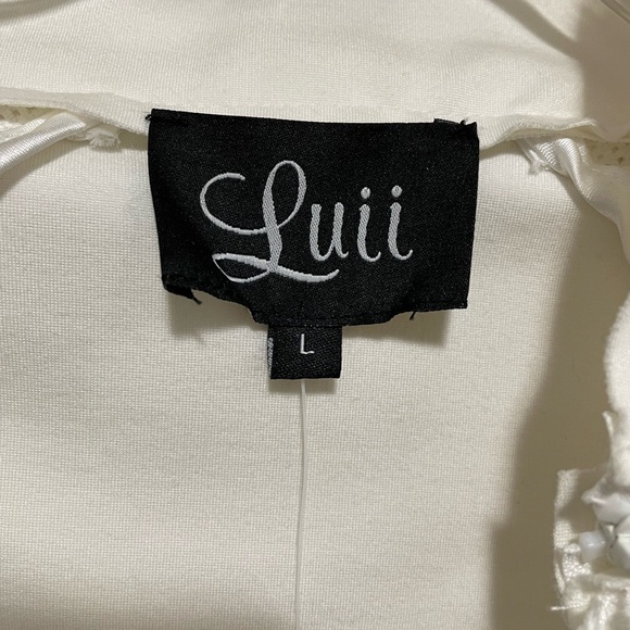 Luii & Me Inc women’s white Poncho with removable hood front zipper, size large - Picture 3 of 10